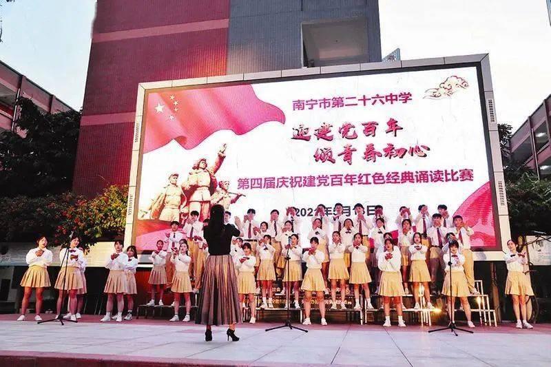 《花儿与少年》收官，丁程鑫发长文告别，他在节目中的效果怎么样？游戏画面